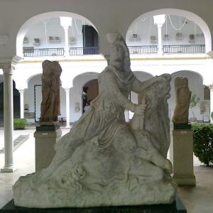 Escultura de mitra sacrificando al toro en el Museo de Córdoba