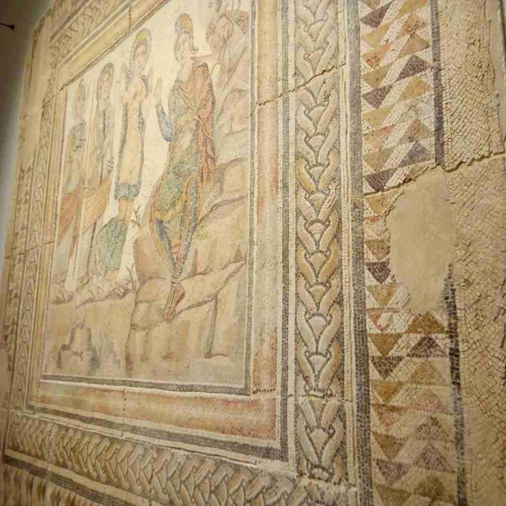 Imagen lateral del Mosaico “El Juicio de Paris” de Casariche