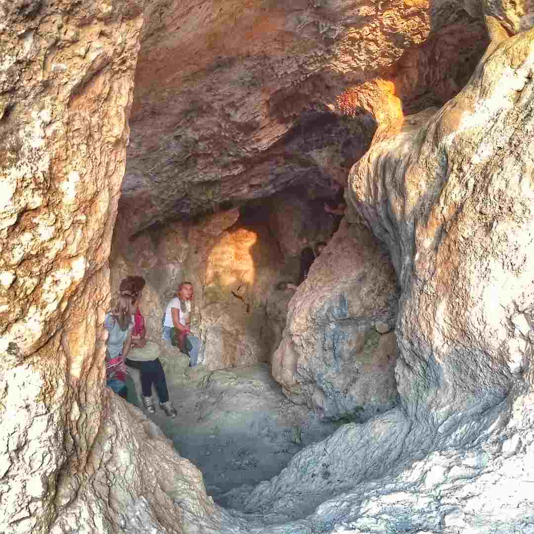 Santuario de Cueva de la Lobera en Castellar